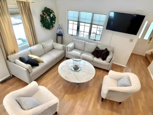 Port Washington Maison | Cozy 4BR 3BA Home- Train to NYC, USOpen, CitiField Mets, Walk to Harbor & Golf