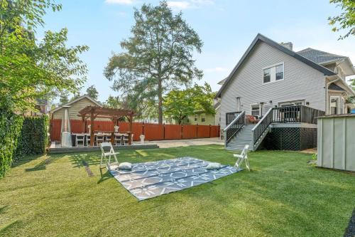 East Lansdowne Maison | Cozy 4BR Home, Sleeps 12, Near PHL, Eagles Field, UPENN, Fast Wi-Fi, Queen Bed, Parking