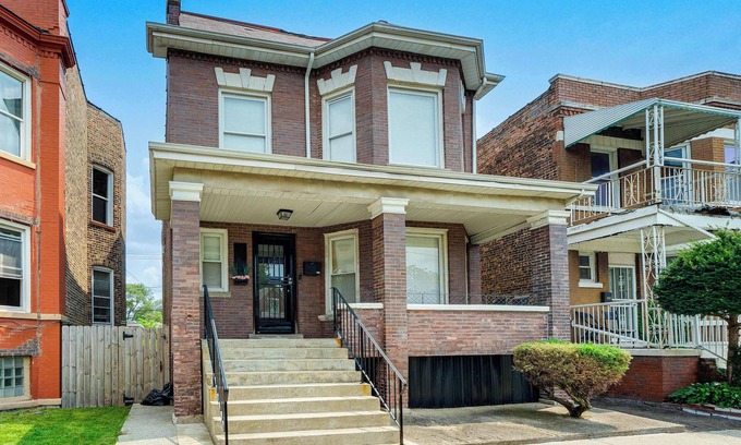 Greater Grand Crossing Maison | Cozy 4BR Home with Crib & Games, Nearby Sights