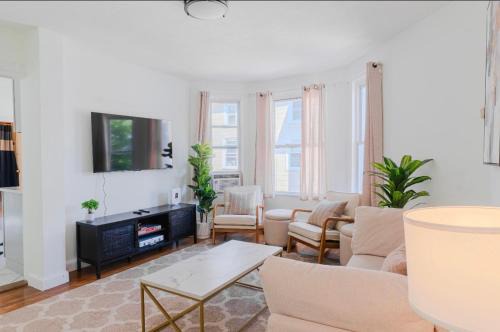 East Somerville Appartement | Cozy 4BR near Boston plus gameroom