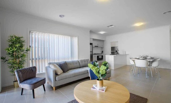 Point Cook Maison | Cozy 5BR House - Discover Aviation History