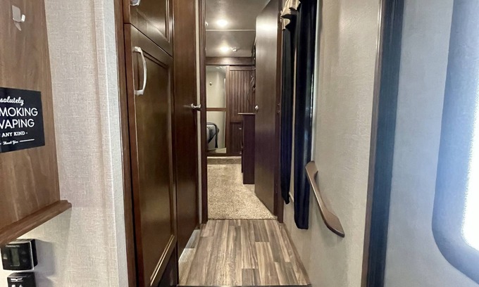 Ringold Maison | Cozy/5th wheel camper/ fire pit/large deck/close to Hochatown/Pine Creek Lake