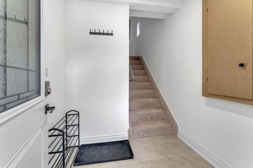 Hamilton Maison | Cozy 6BR Home TiCats Hospitals Beach First Ontario