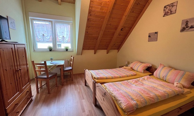 Bad Homburg v.d. Hoehe Appartement | Cozy attic with 2 rooms, kitchen and bathroom for 2-4 persons