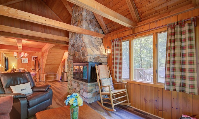 Alton Bay Maison | Cozy A-frame Cabin- Walk to Hills pond/Sunset lake- 20 mins to gunstock