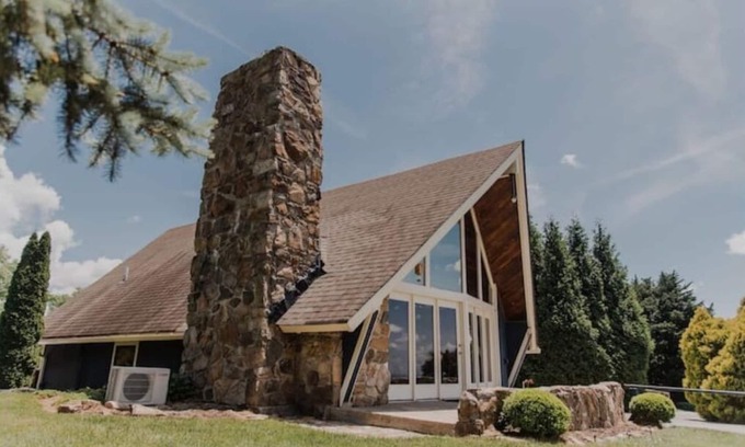 North Brookhaven Cabine | Cozy A-frame in North Georgia mountains with NEW hot tub