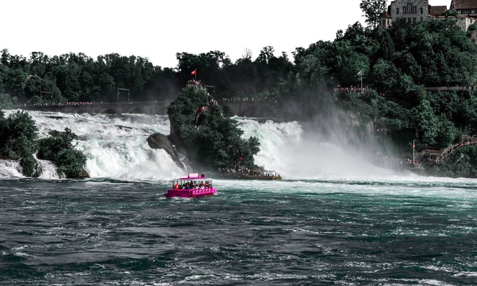 Neuhausen am Rheinfall Appartement | Cozy accommodation by the Rhine Falls
