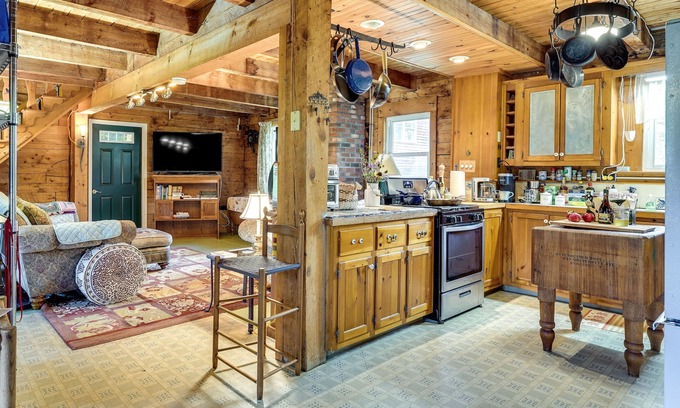 Town of Beekmantown Cabine | Cozy Adirondack Cabin Retreat in West Chazy!