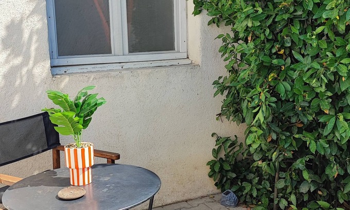 Vauvert Appartement | Cozy air-conditioned studio in Camargue with free parking, pets allowed