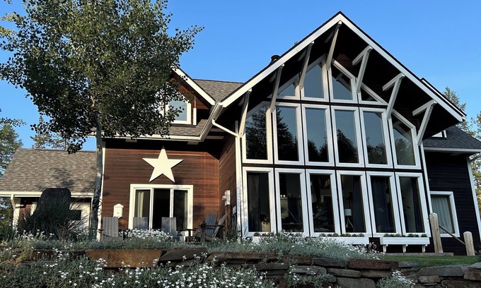 East Kootenay Appartement | Cozy alpine retreat minutes from the ski hill and golf course