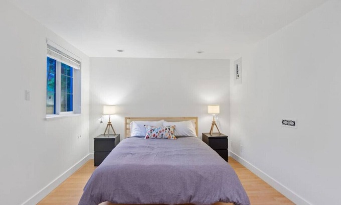 Grandview-Woodland Appartement | Cozy and Calm: Modern Studio with Private Entrance