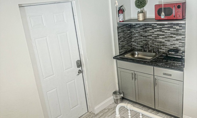 Lauderhill Appartement | Cozy and Charming Studio in Fort Lauderdale
