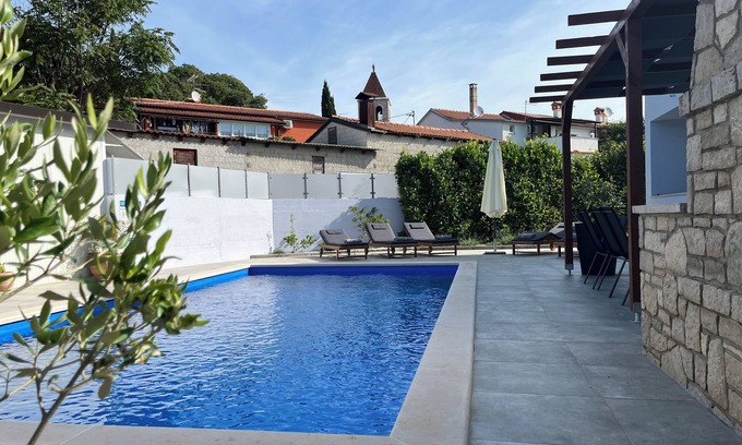Radini Villa | Maison de vacances confortable et agréable à Brtonigla pouvant accueillir jusqu'à 8 personnes avec piscine