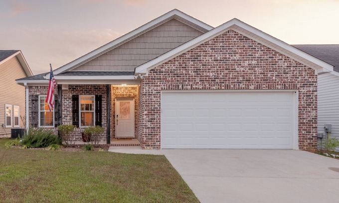 Dothan Maison | Cozy and Comfy Retreat in a Quiet Neighborhood