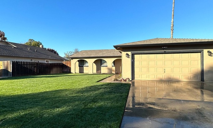 Turlock Maison | Cozy and Convenient Entire Home For traveling professionals and families