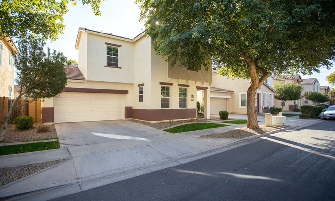 Gilbert Maison | Cozy and Cute 2 story home in Gilbert 3 bedrooms 2.5 baths 2 car garage