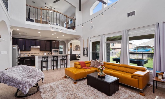 Pflugerville Maison | Cozy and Fun Luxury Family Home!