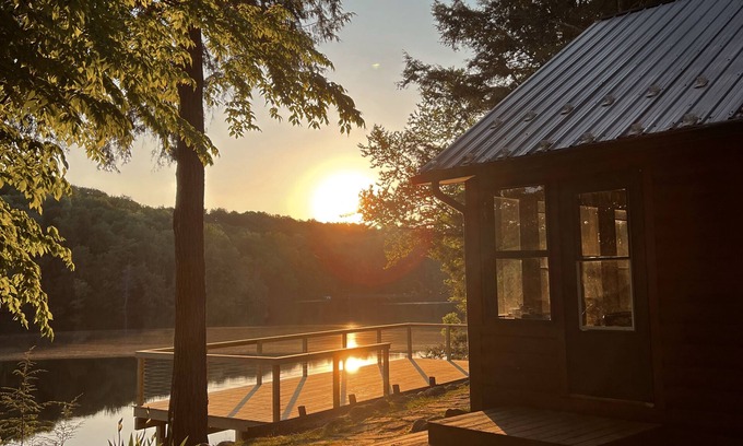 Croghan Maison | Cozy and private lakefront cabin -- perfect for large groups & family reunions!