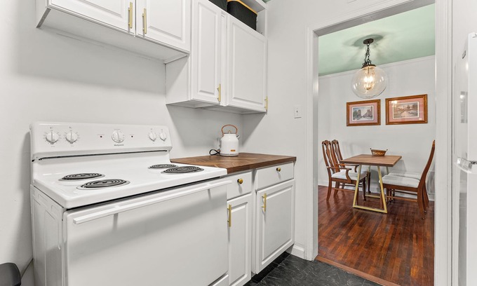 Joffre Maison | Cozy and Quiet East Memphis Duplex