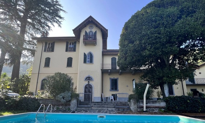 Meina Appartement | Cozy and spacious apartment in historic villa with lake view and swimming pool