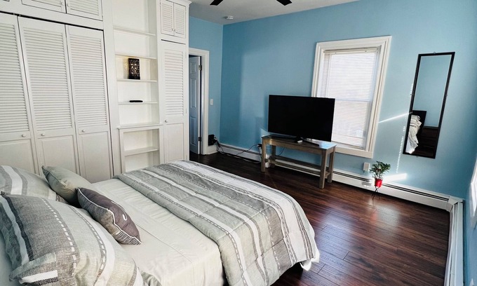 Pawtucket Appartement | Two-bedroom apartment located near Providence and short drive to Boston