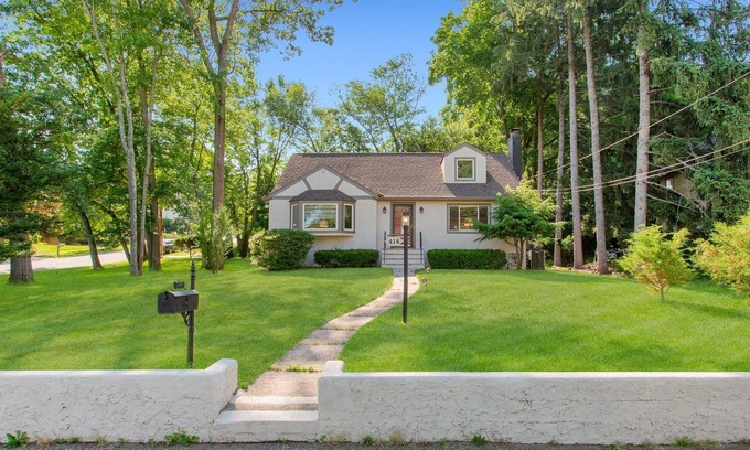 Tallman Maison | Cozy and Clean Cental / Northern Bergen County Home