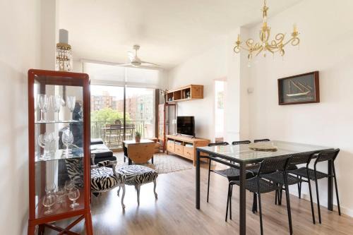 L'Hospitalet de Llobregat Appartement | Cozy Apartment near Fira Gran Via with AC
