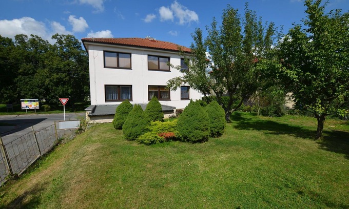 Vysoke Myto Appartement | Bel appartement à Vysoké Mýto avec jardin et terrasse partagés