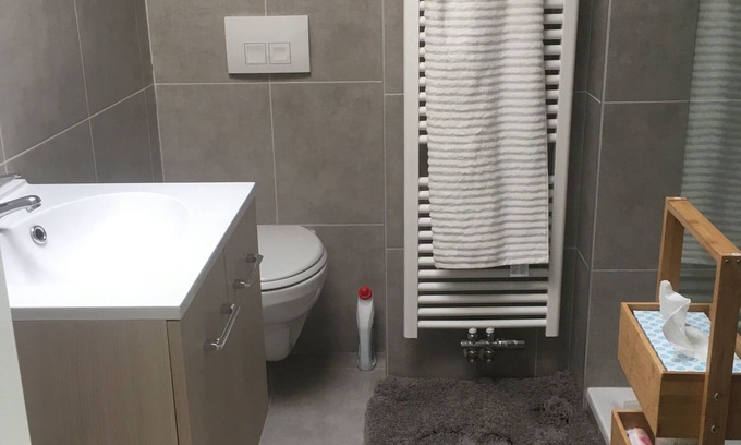 Eernegem Appartement | Cozy apartment in fantastic Oostende with WiFi, AC