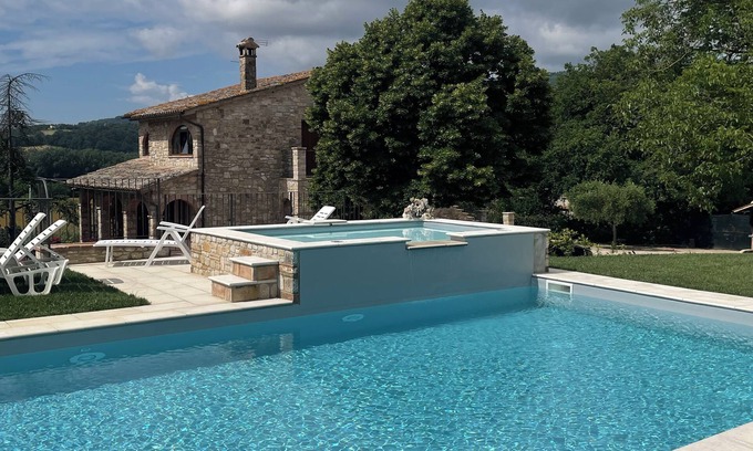Fratta Appartement | Cozy apartment in a villa with pool surrounded by olive trees in Todi- Leccio