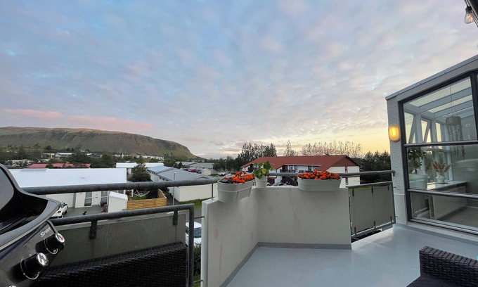Mosfellsbaer Copropriété | Cozy apartment in Mosfellsbær with mountain views, ideal for couples or families