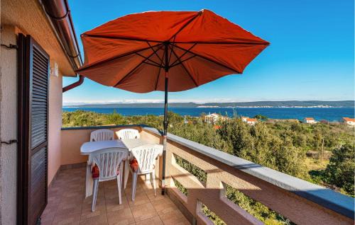 Nevidane Appartement | Cozy Apartment In Nevidane With Kitchen
