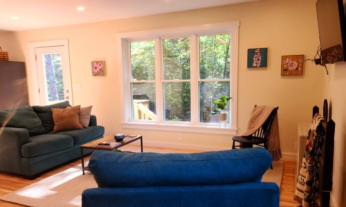 Shawmut Appartement | Cozy Apartment In The Woods