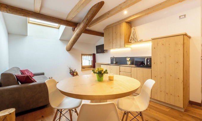 Isolaccia Appartement | Cozy apartment in Valdidentro with sauna and garden.