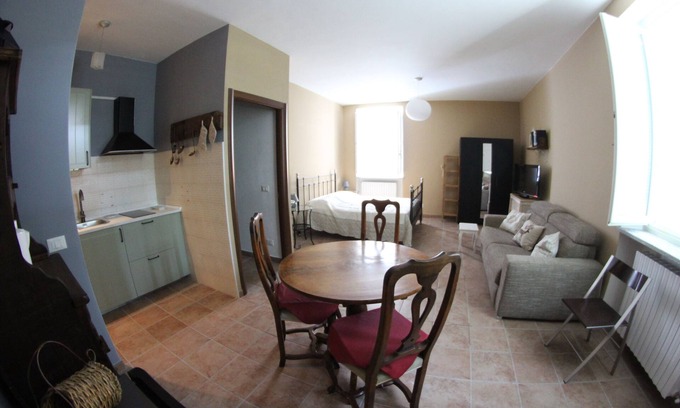 Vercelli Appartement | Cozy apartment inside the 1400 building "Torre degli Angeli."