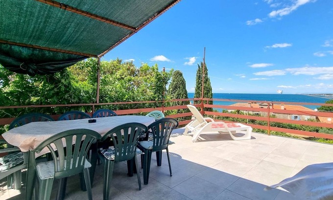 Dajla Appartement | Appartement intime à seulement 100 mètres de la plage avec vue panoramique, aire de repos, barbecue