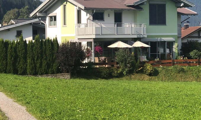 Waengle Appartement | Appartement confortable avec vue sur la montagne dans le village ensoleillé Wängle