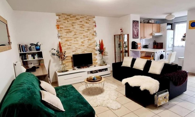 Saint-Esteve Appartement | Appartement cosy avec belle vue à St Estève