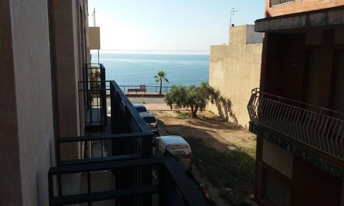 L'Ampolla Appartement | COSY APPARTEMENT AVEC BALCON AVEC VUE SUR LA MER, 50M DE LA PLAGE + WIFI