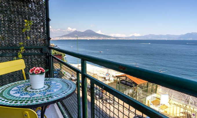 Posillipo Appartement | Cozy apartment with sea view just 3 minutes from the beach