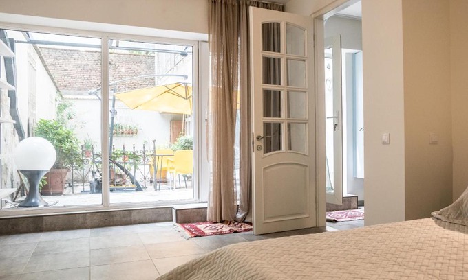 Vake Appartement | Cozy Apartment With The Inner Garden in Central Vake