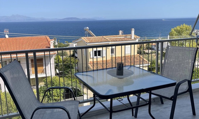 Rafina Appartement | Cozy apt. 5 minutes from Kokkino Limanaki beach and close to airport