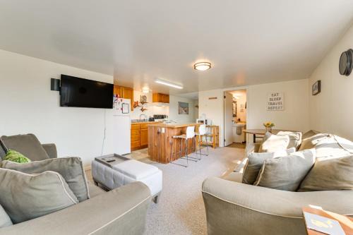 St Ignace Appartement | Cozy Apt Less Than 1 Mi Near Lake Huron and Mackinac Island!