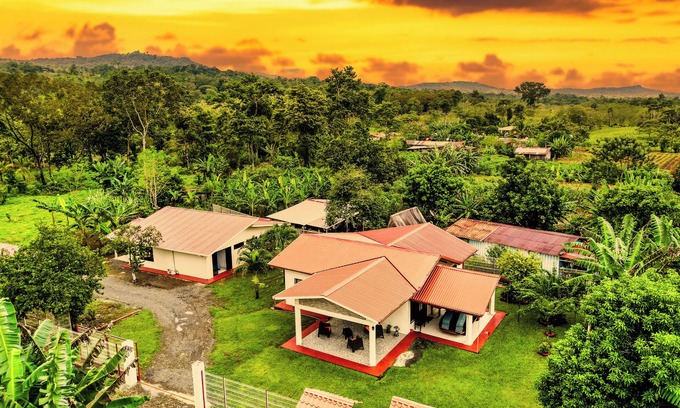 Northern Plains Appartement | Cozy Apt next to famous river Rio Celeste perfect for Family/couple Adventure