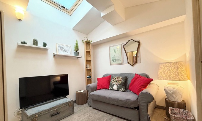 Isolotto Appartement | Cozy attic room not far from the center