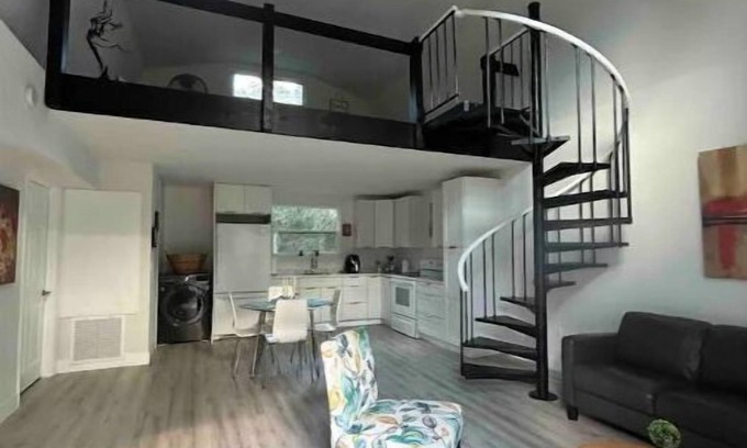 Orange City Maison | Cozy Barndominium 1Bdm/1Bth+loft