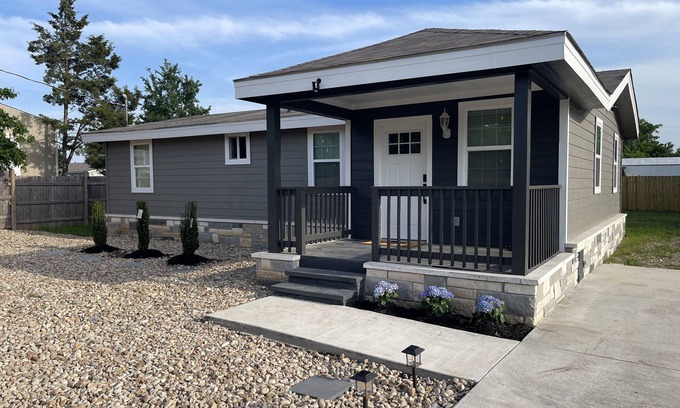 Camp Swift Maison | Cozy Bastrop Getaway - 5 min from Lake Bastrop!
