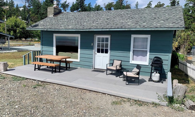 Camano Island Cabine | Cozy Beach Front Cabin With Stunning Views