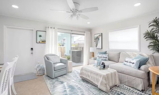 Port Canaveral Copropriété | Cozy Beach House 2 minute walk tothe beach in Cape Canaveral