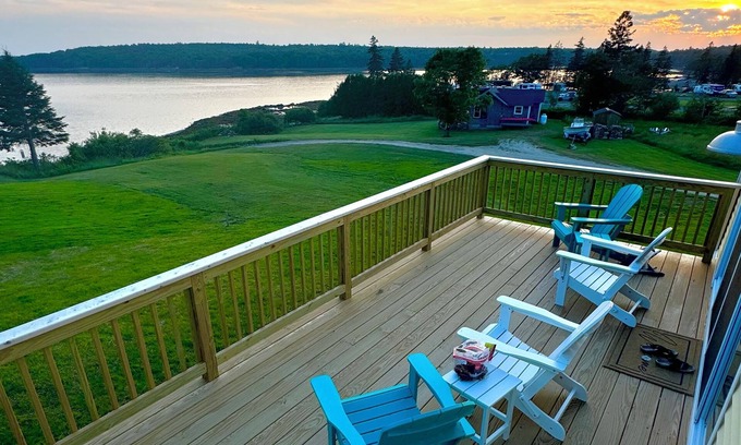 East Sullivan Appartement | Cozy beachfront large apartment just a 20-minute drive to Schoodic Peninsula